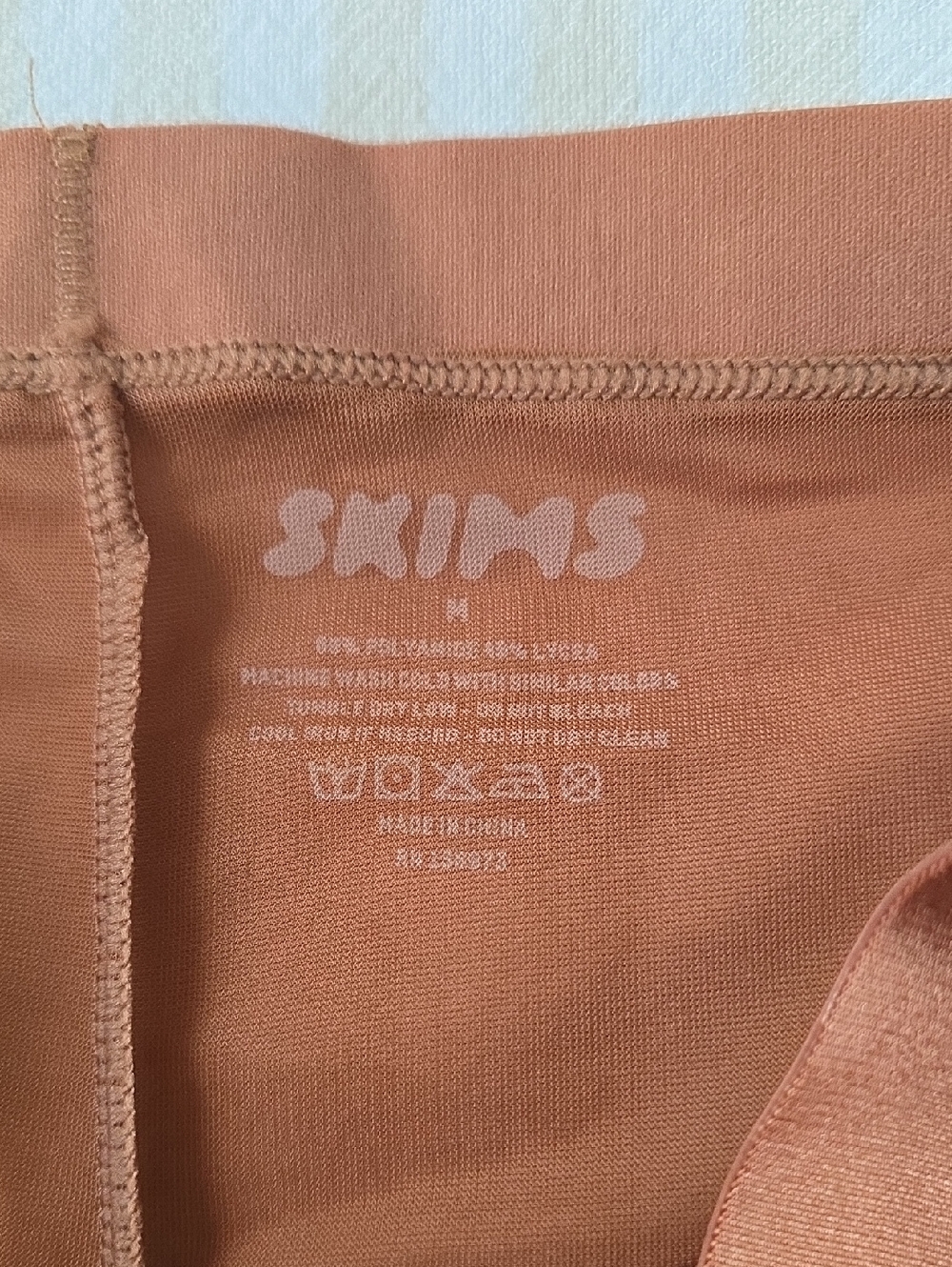 SKIMS Barely There Shapewear Cropped Legging Size:Medium Bronze - Picture 2 of 5